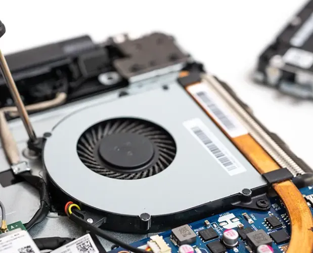 بررسی فن لپ تاپ