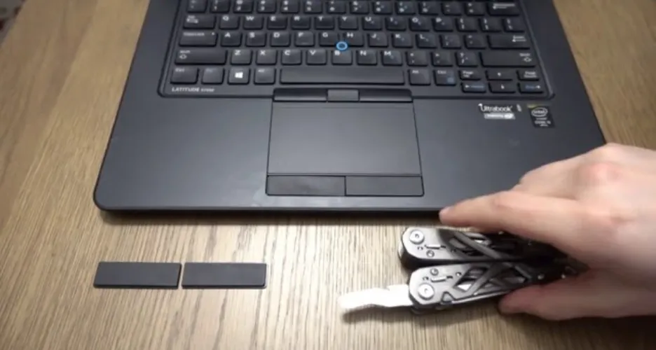 بررسی کیبورد و تاچ پد